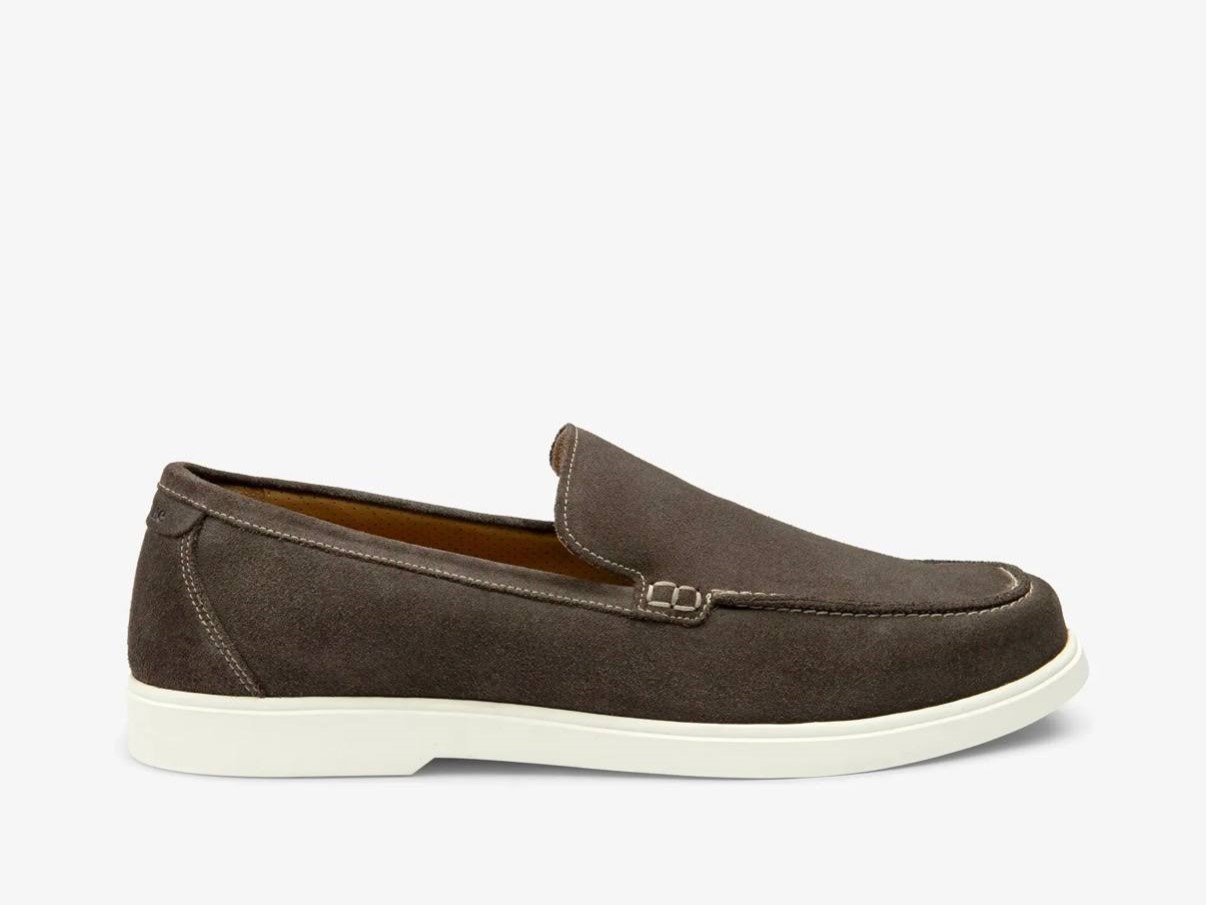 Loake Tuscany Anthracite Suede — мъжки обувки с лична проба във Варна