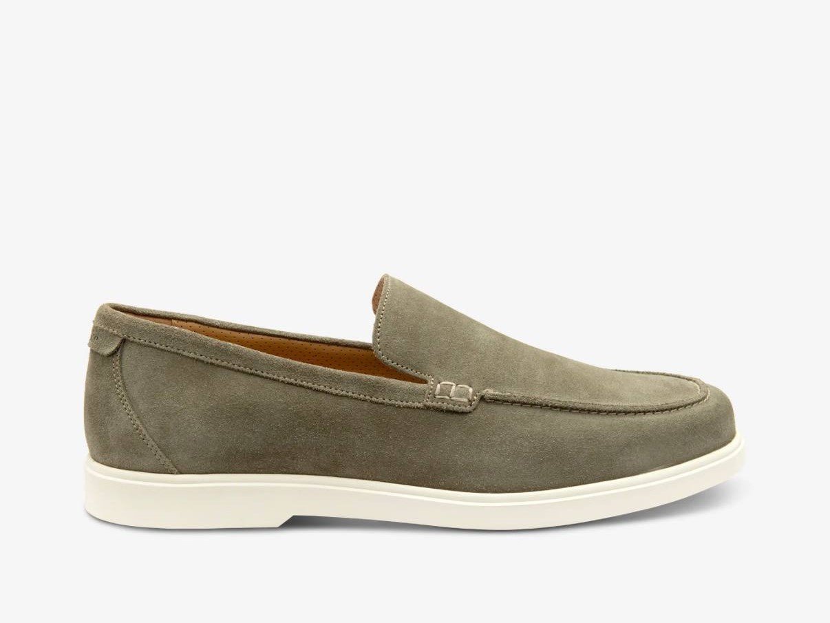 Loake Tuscany Pistachio Suede — мъжки обувки с лична проба във Варна